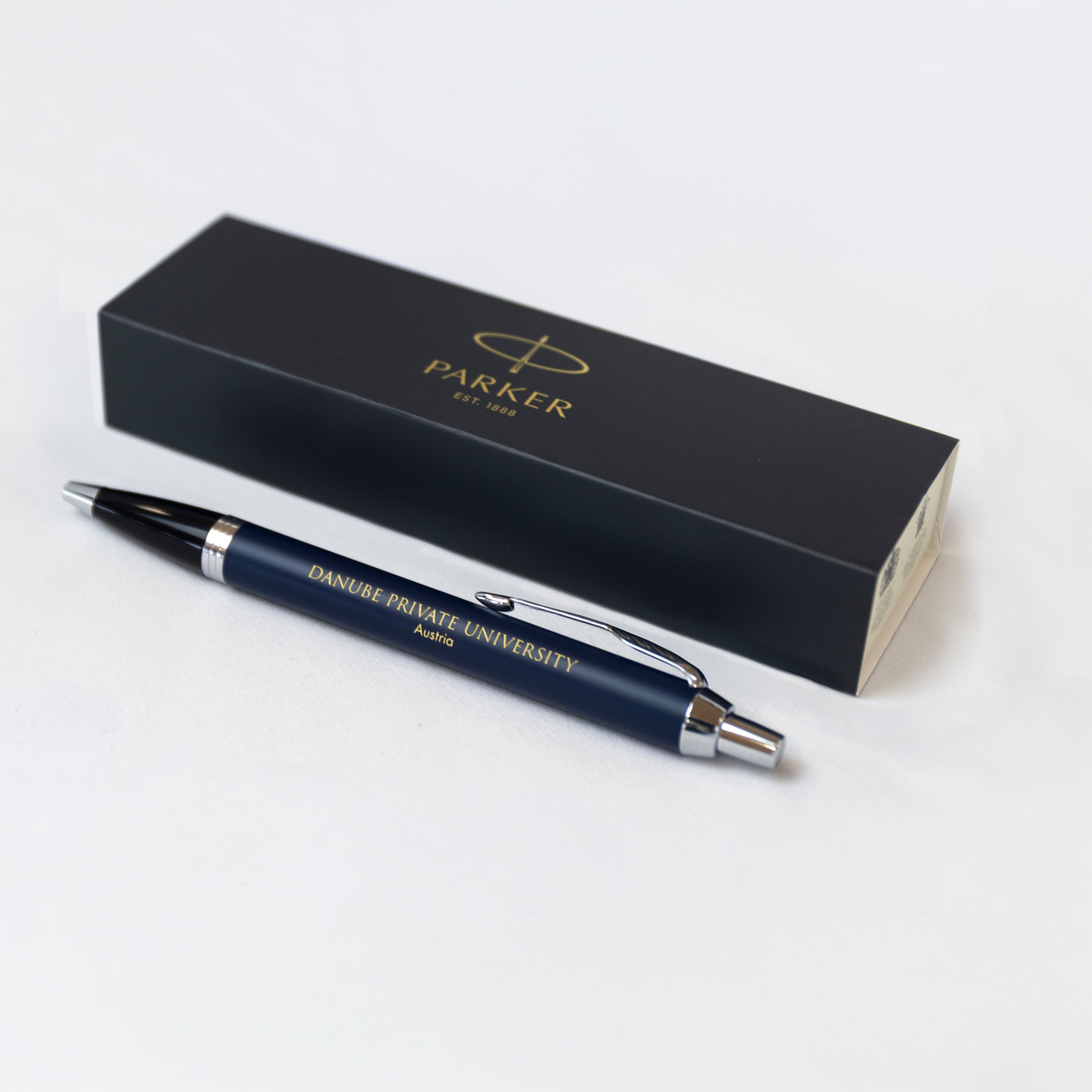 DPU Parker IM Kugelschreiber aus Messing mit blauer Mine in eleganter Geschenkbox