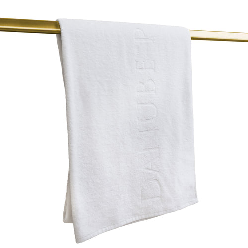 Weißes DPU Badetuch aus 100 % Baumwolle mit geprägtem  DPU-Schriftzug, hochwertige Frottee-Qualität mit 450 g/m².